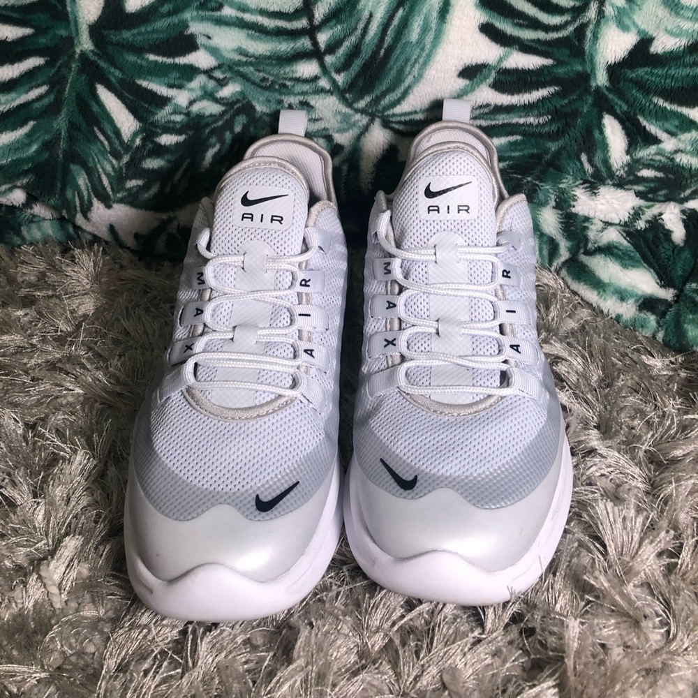 | NIKE | Air Max Axis Sneaker